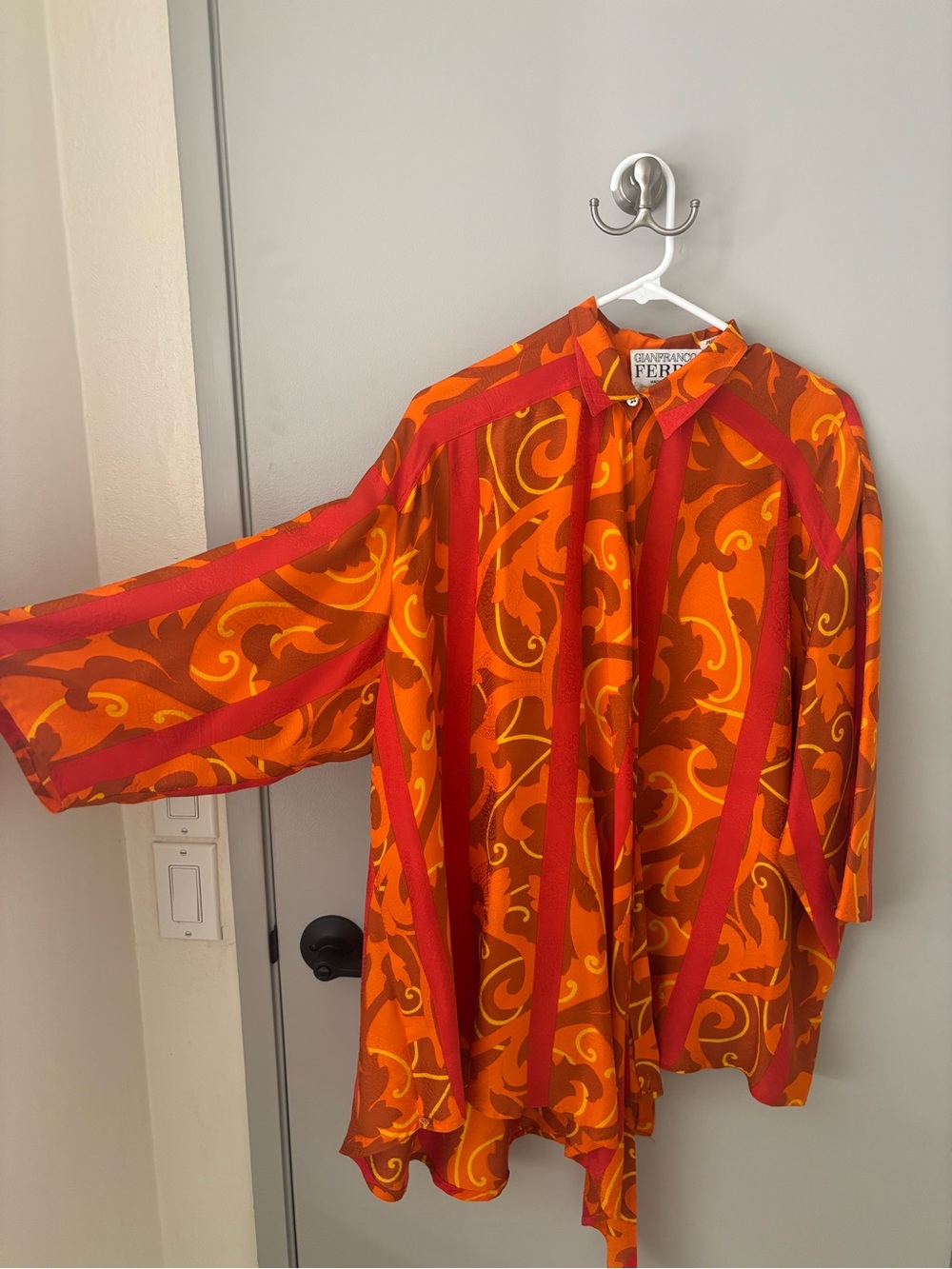 Vintage Gianfranco Ferre Pure Silk Blouse Made in Italy Orange Red Print - Picture 2 of 7
